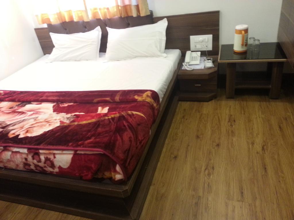 Hotel Oasis Mumbai Cameră foto